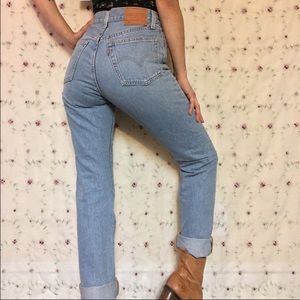 🧦Levis 501 Distressed Mom Jeans🧦